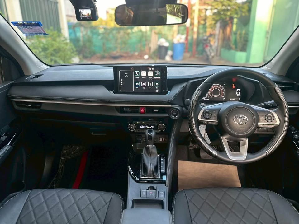 Car image 10